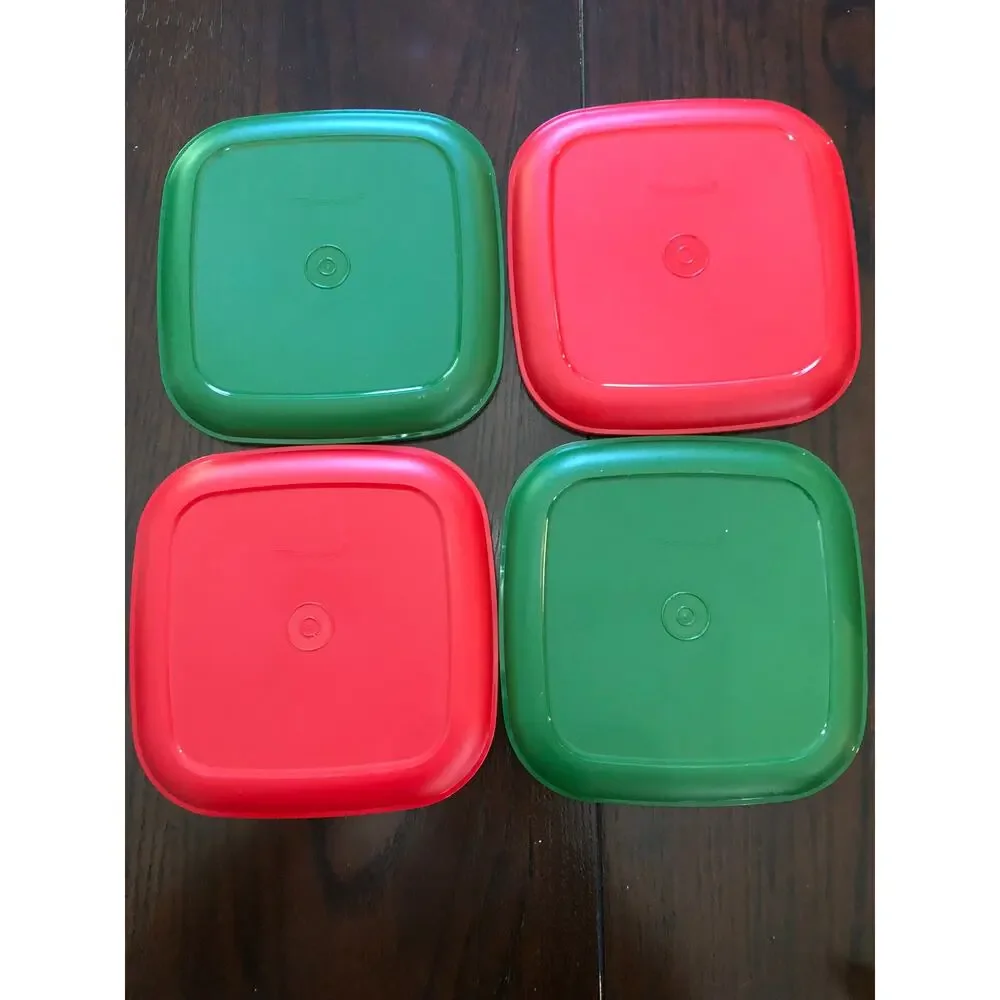 Vtg Tupperware Christmas Holiday Set - 4 Mugs w/lids 4 Plates Red Green 12 pcs